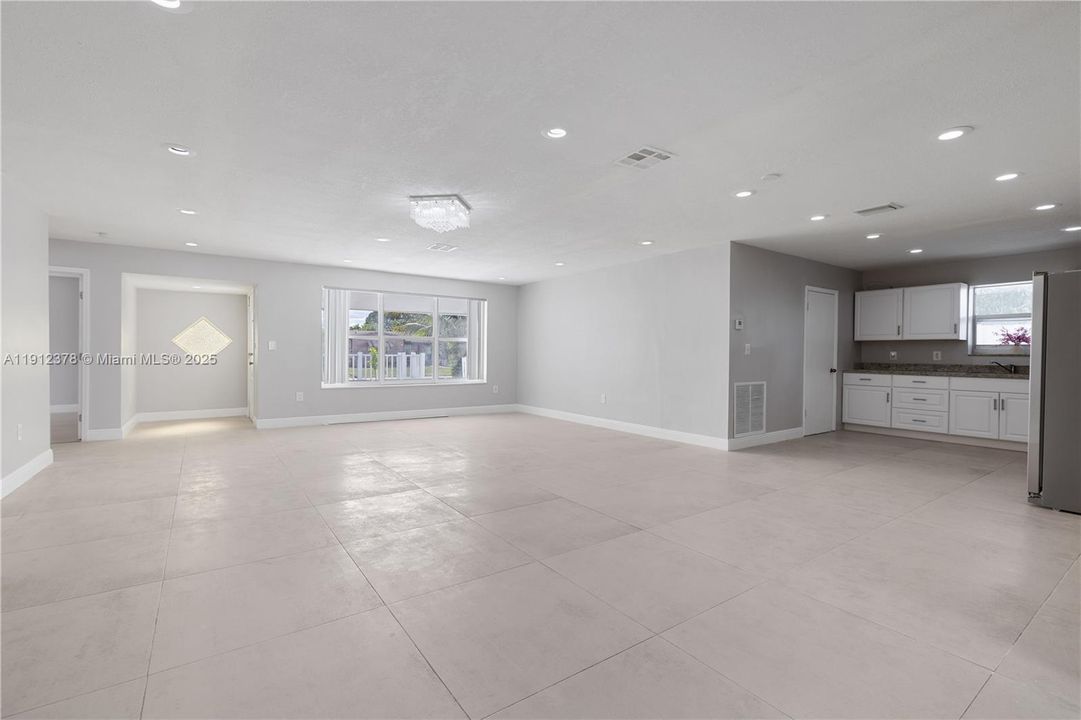 For Sale: $545,000 (3 beds, 2 baths, 1914 Square Feet)