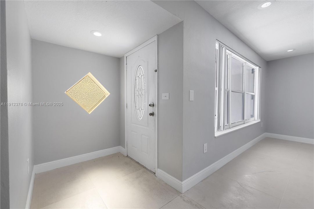 For Sale: $545,000 (3 beds, 2 baths, 1914 Square Feet)