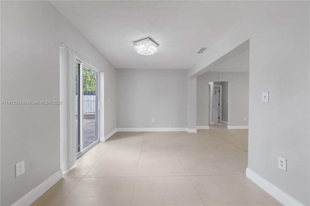 For Sale: $545,000 (3 beds, 2 baths, 1914 Square Feet)