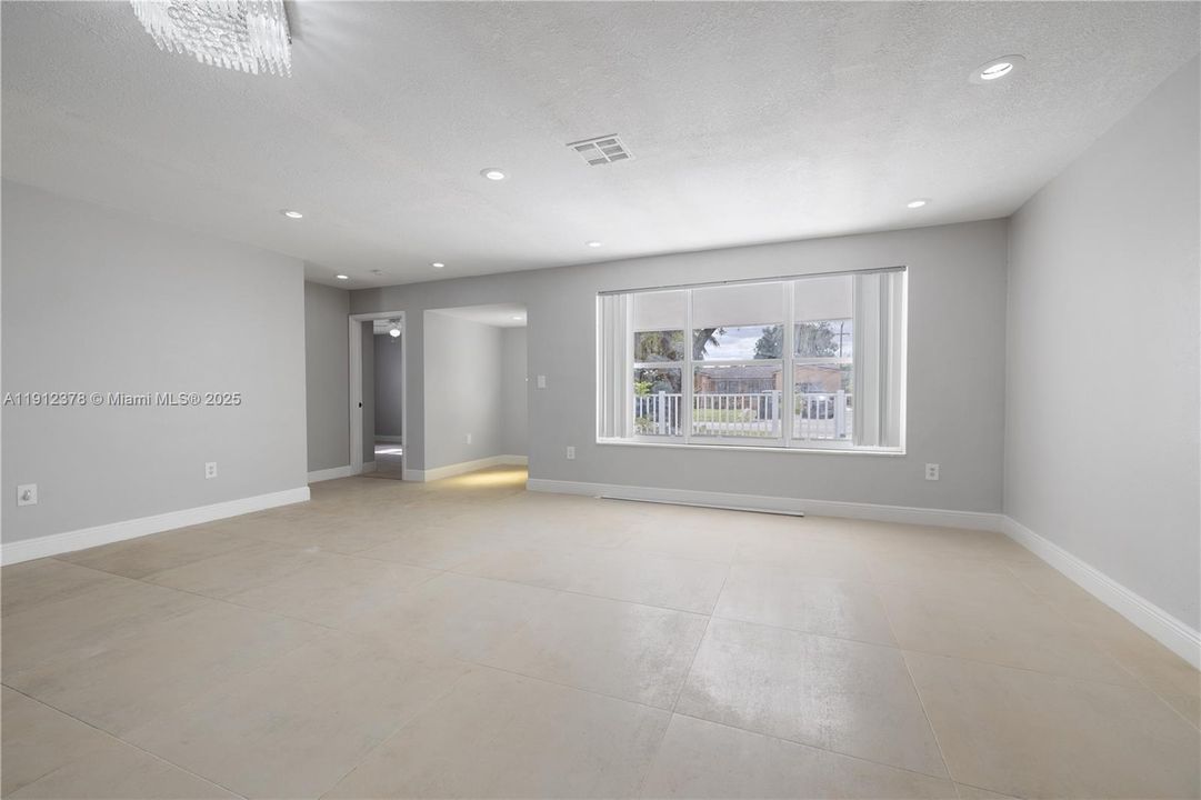 For Sale: $545,000 (3 beds, 2 baths, 1914 Square Feet)