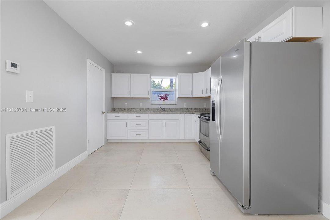 For Sale: $545,000 (3 beds, 2 baths, 1914 Square Feet)