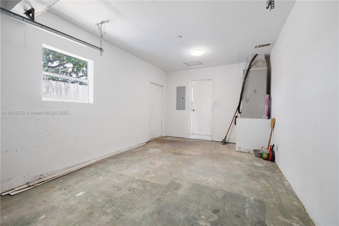 For Sale: $545,000 (3 beds, 2 baths, 1914 Square Feet)