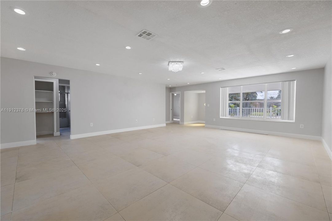 For Sale: $545,000 (3 beds, 2 baths, 1914 Square Feet)