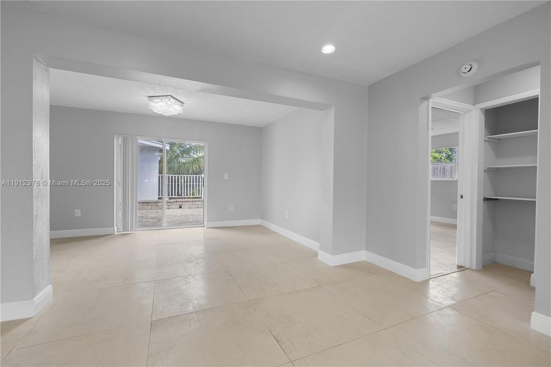 For Sale: $545,000 (3 beds, 2 baths, 1914 Square Feet)