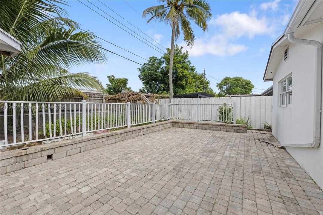 For Sale: $545,000 (3 beds, 2 baths, 1914 Square Feet)