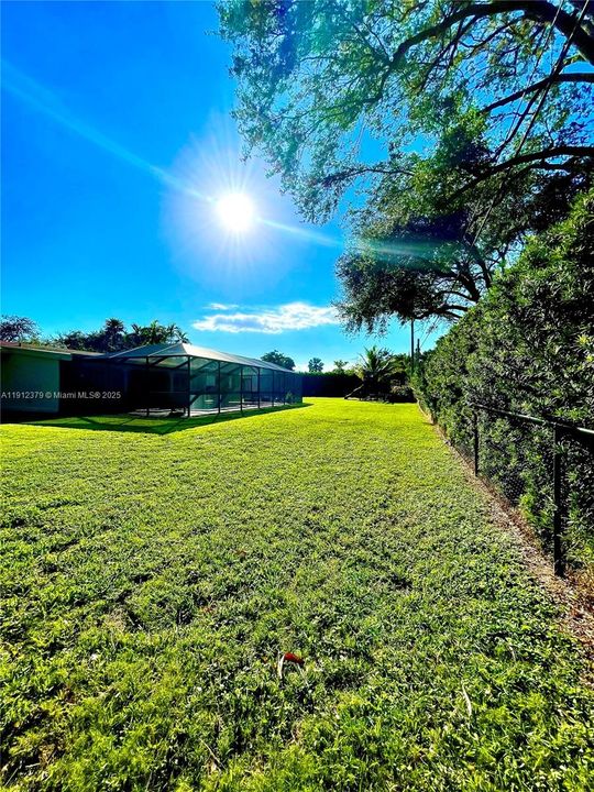 合同活跃: $1,499,999 (4 贝兹, 2 浴室, 1822 平方英尺)