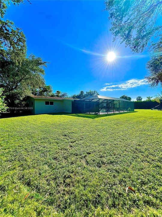 合同活跃: $1,499,999 (4 贝兹, 2 浴室, 1822 平方英尺)