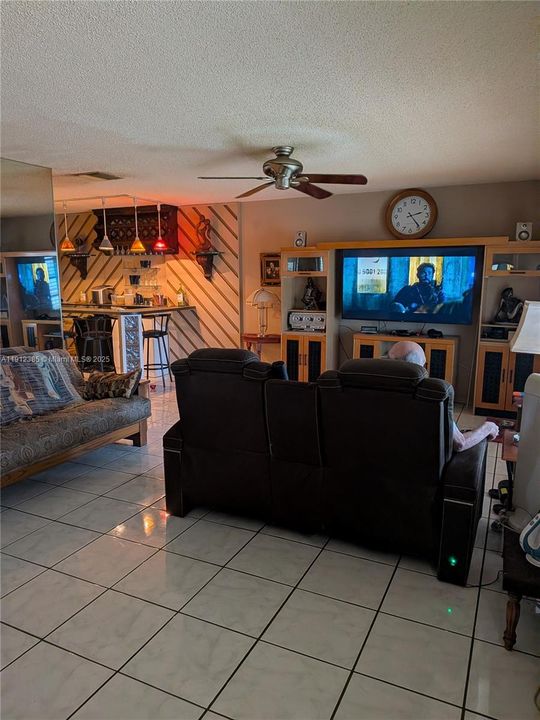 For Sale: $365,000 (2 beds, 2 baths, 1844 Square Feet)