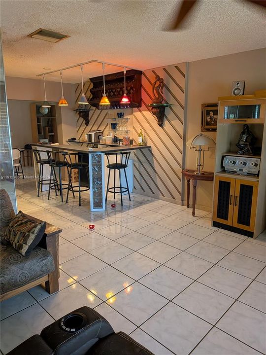 For Sale: $365,000 (2 beds, 2 baths, 1844 Square Feet)