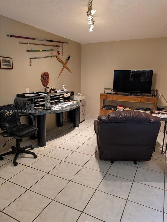 For Sale: $365,000 (2 beds, 2 baths, 1844 Square Feet)