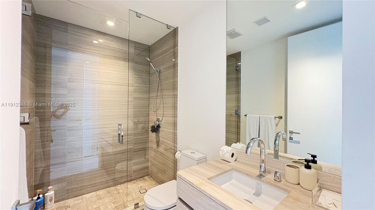 В аренду: $13,500 (2 спален, 2 ванн, 1107 Квадратных фут)