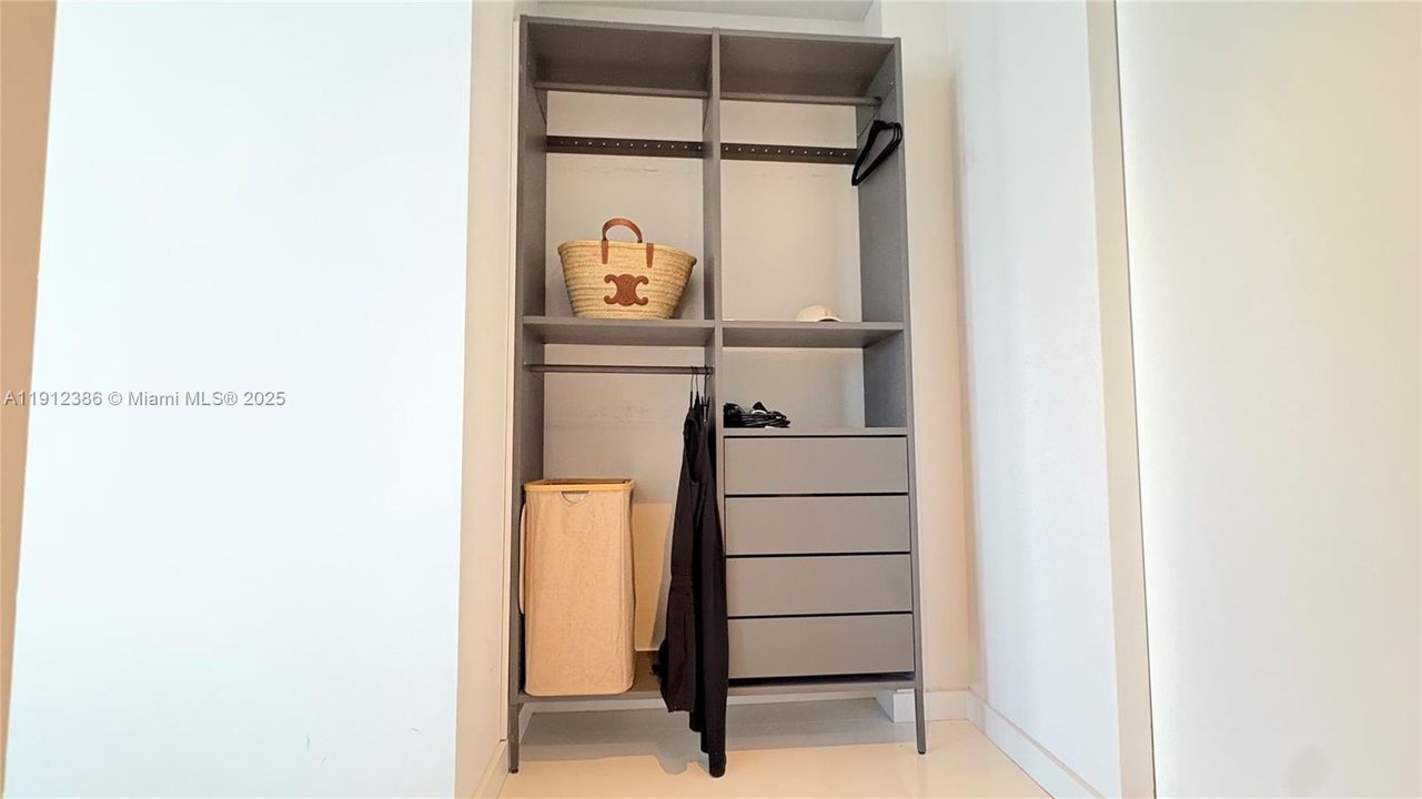 В аренду: $13,500 (2 спален, 2 ванн, 1107 Квадратных фут)