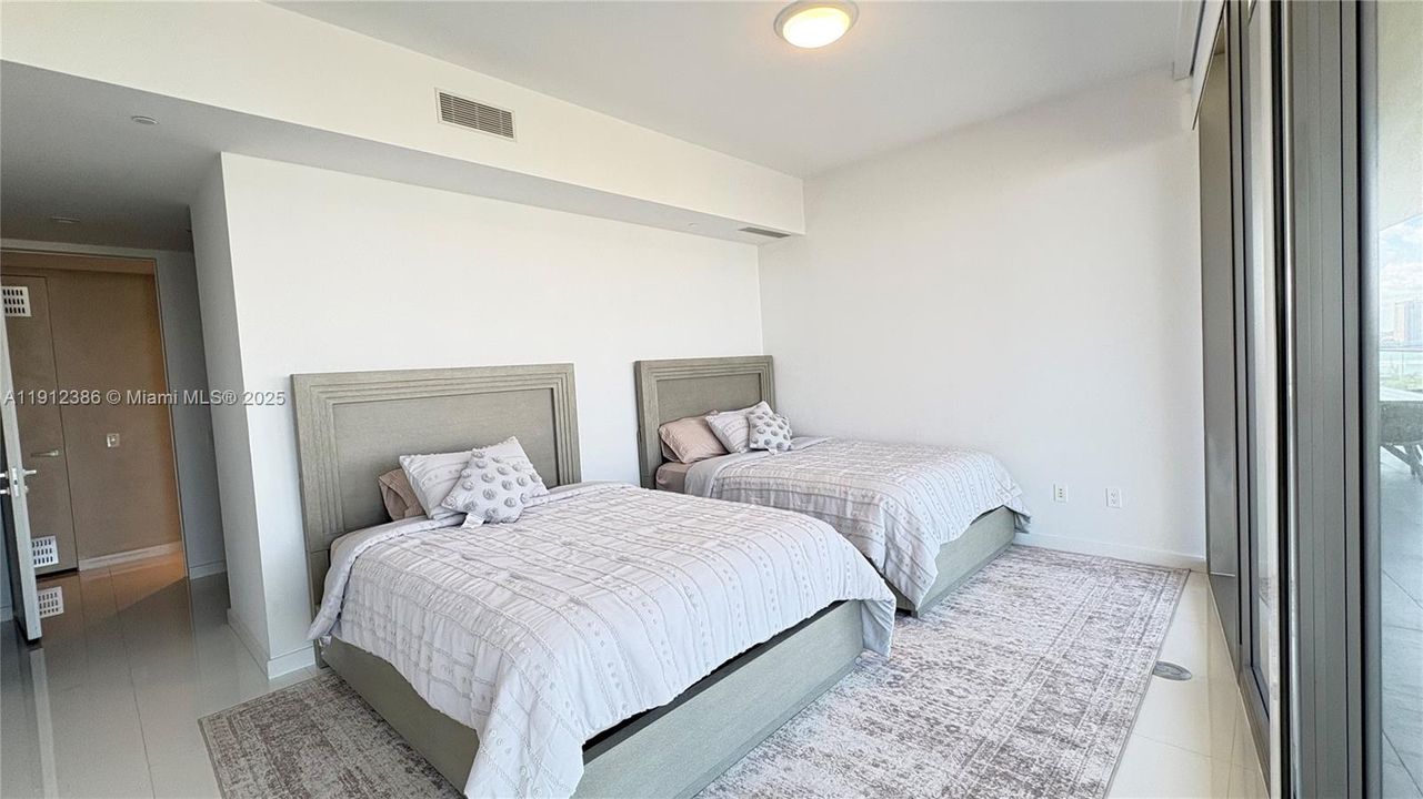 В аренду: $13,500 (2 спален, 2 ванн, 1107 Квадратных фут)