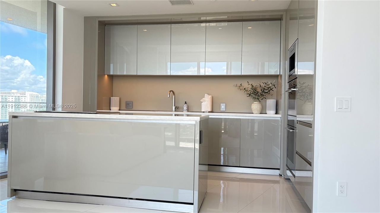 В аренду: $13,500 (2 спален, 2 ванн, 1107 Квадратных фут)