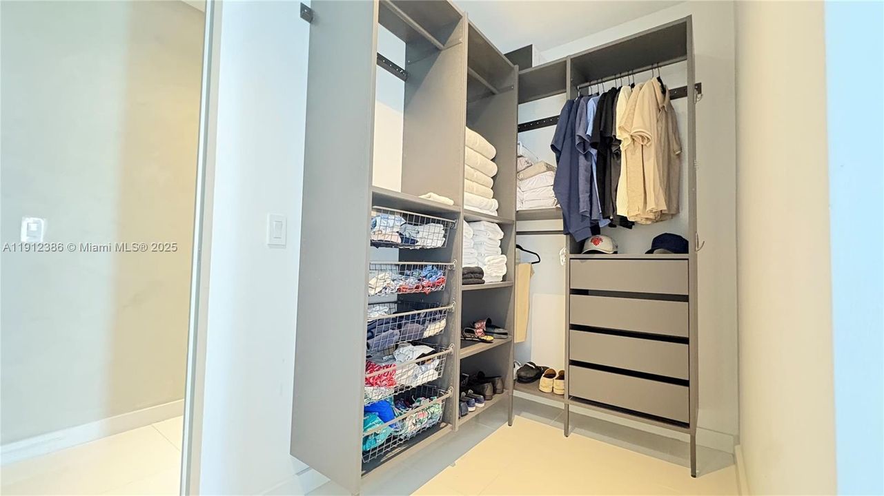 В аренду: $13,500 (2 спален, 2 ванн, 1107 Квадратных фут)