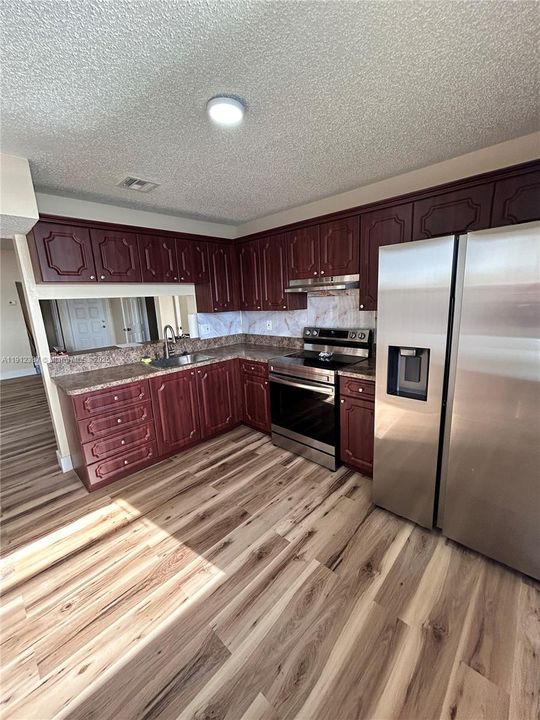 最近租的: $2,000 (3 贝兹, 2 浴室, 1195 平方英尺)