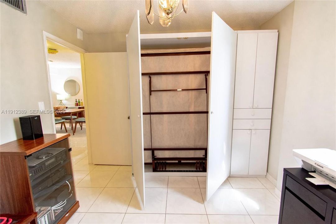 For Rent: $3,200 (2 beds, 2 baths, 902 Square Feet)