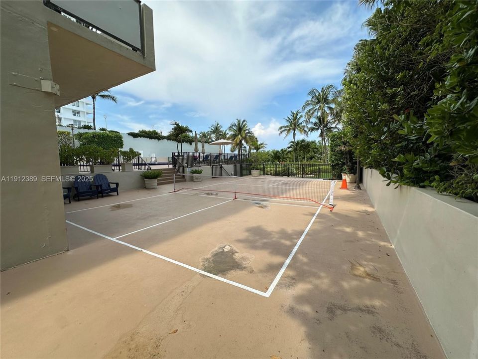 For Rent: $3,200 (2 beds, 2 baths, 902 Square Feet)