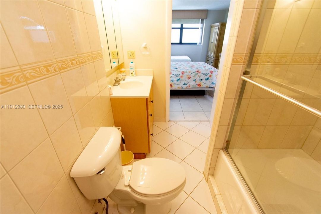 For Rent: $3,200 (2 beds, 2 baths, 902 Square Feet)