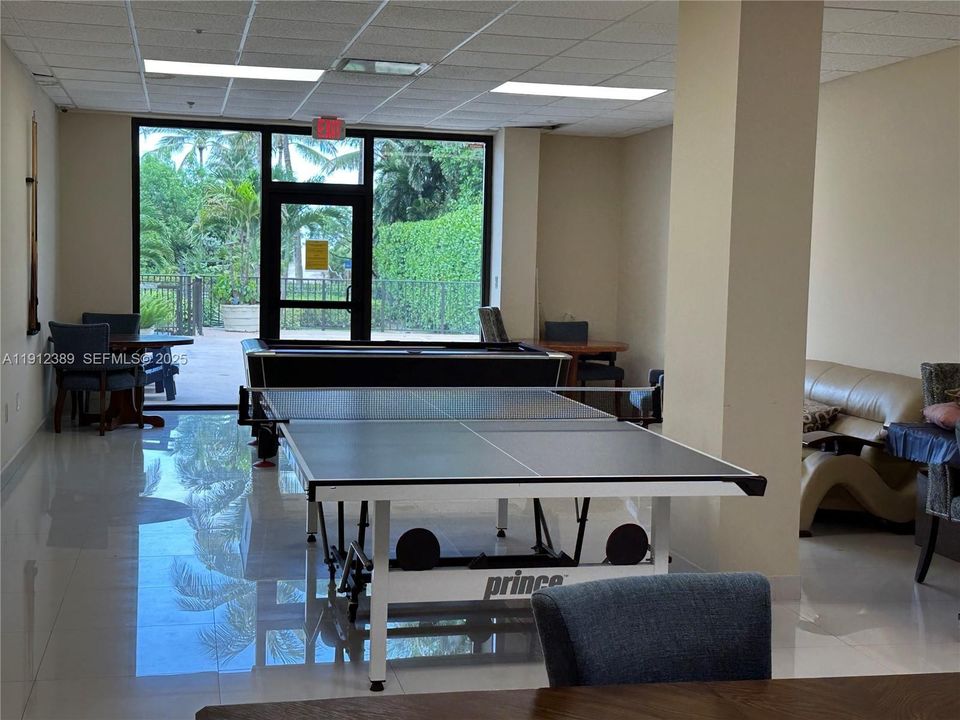 For Rent: $3,200 (2 beds, 2 baths, 902 Square Feet)