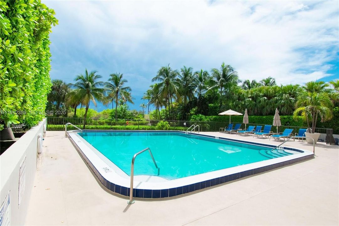 For Rent: $3,200 (2 beds, 2 baths, 902 Square Feet)