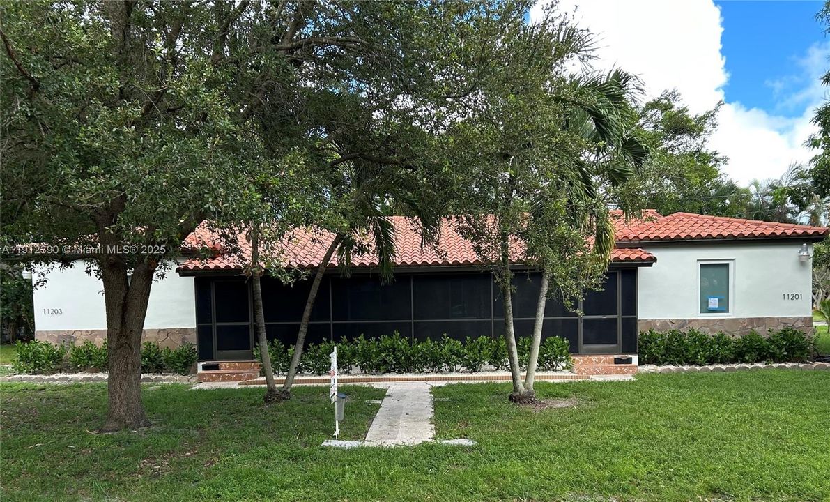 En Venta: $798,000 (4 camas, 2 baños, 1558 Pies cuadrados)