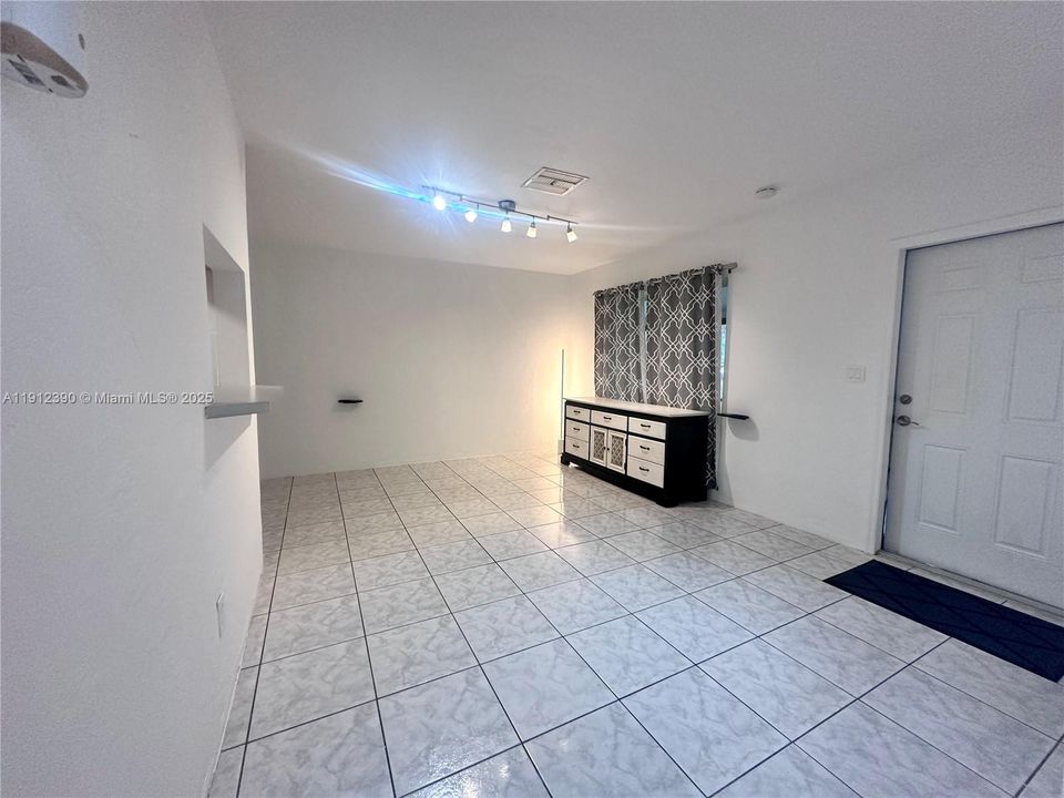 En Venta: $798,000 (4 camas, 2 baños, 1558 Pies cuadrados)