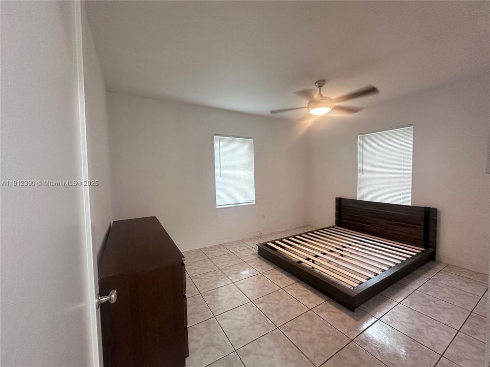 En Venta: $798,000 (4 camas, 2 baños, 1558 Pies cuadrados)