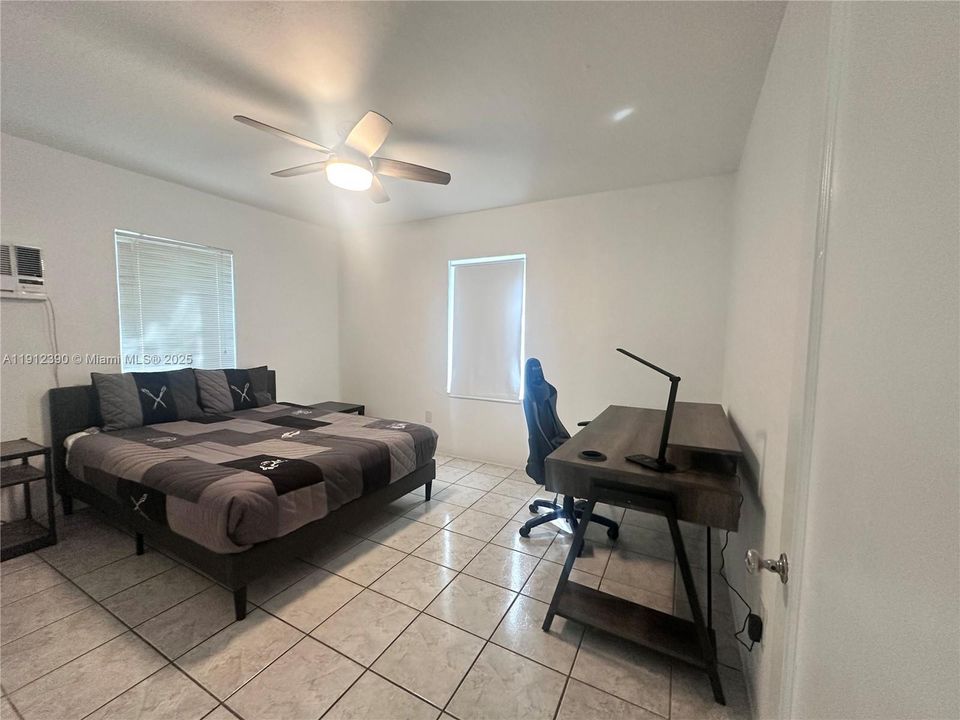 En Venta: $798,000 (4 camas, 2 baños, 1558 Pies cuadrados)