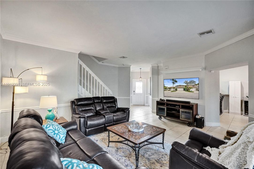 En Venta: $575,000 (3 camas, 2 baños, 1784 Pies cuadrados)