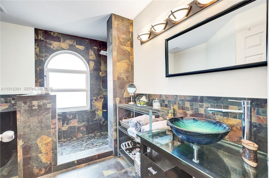 En Venta: $575,000 (3 camas, 2 baños, 1784 Pies cuadrados)