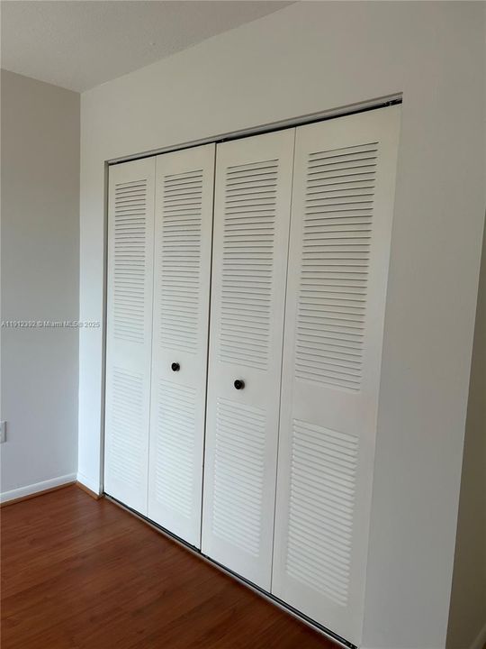 Active With Contract: $260,000 (2 beds, 2 baths, 1170 Square Feet)