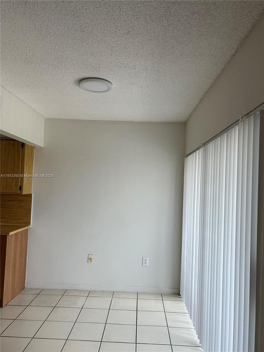 Active With Contract: $260,000 (2 beds, 2 baths, 1170 Square Feet)