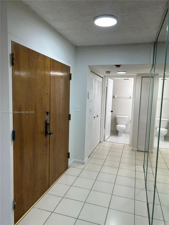 Active With Contract: $260,000 (2 beds, 2 baths, 1170 Square Feet)