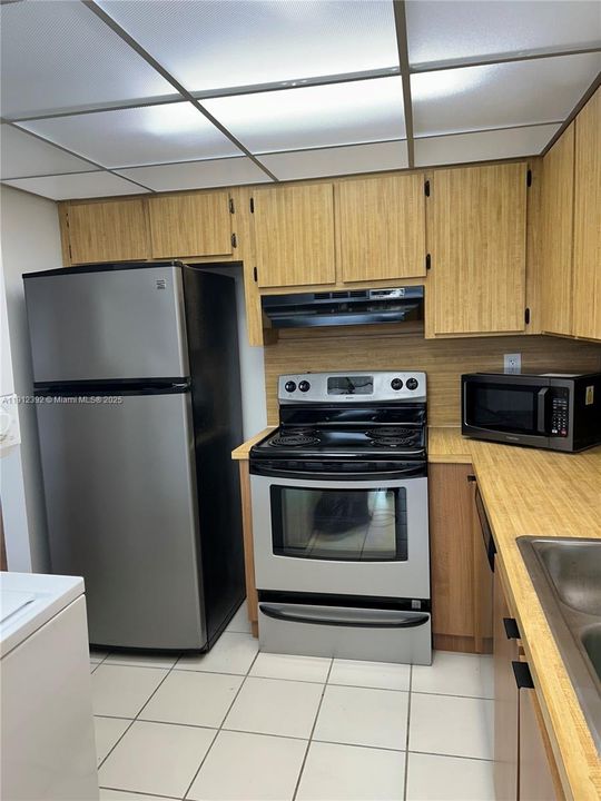 Active With Contract: $260,000 (2 beds, 2 baths, 1170 Square Feet)