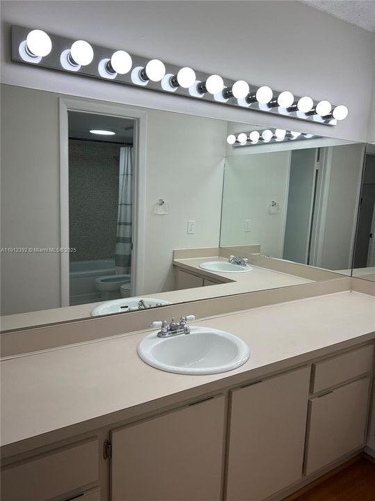 Active With Contract: $260,000 (2 beds, 2 baths, 1170 Square Feet)