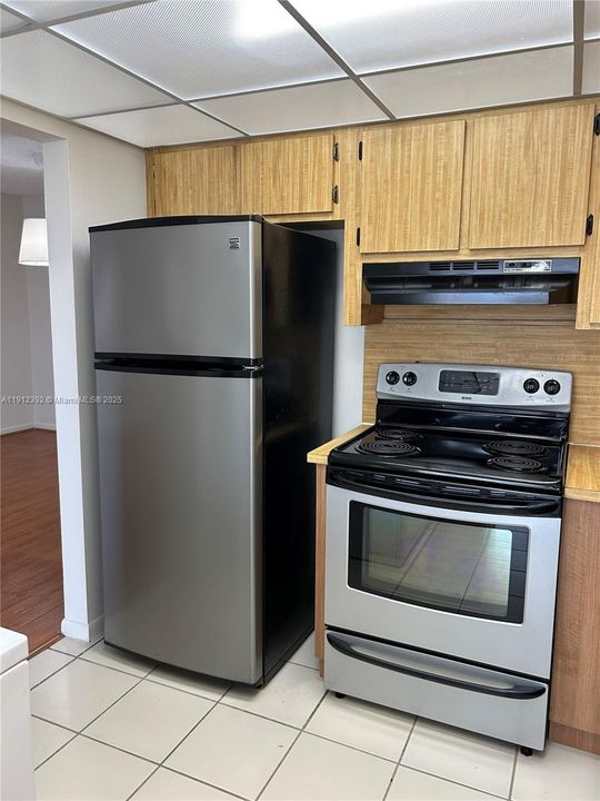 Active With Contract: $260,000 (2 beds, 2 baths, 1170 Square Feet)