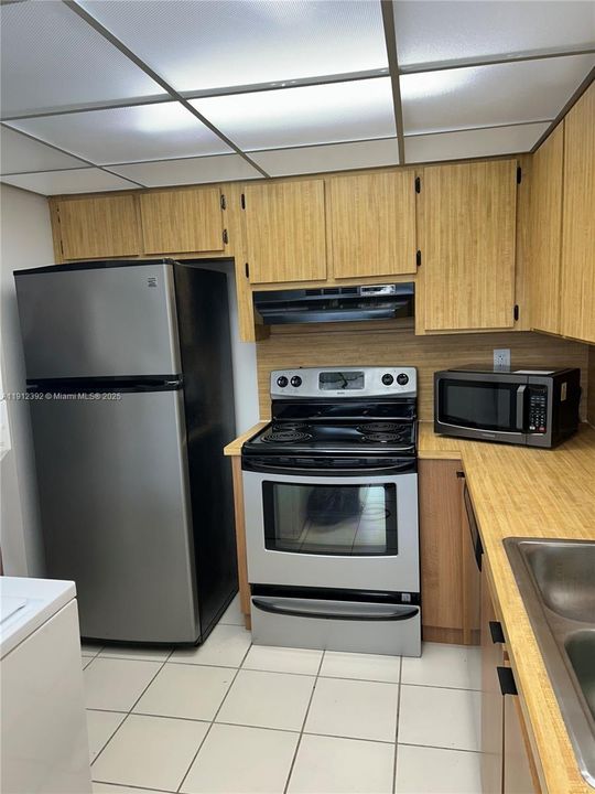 Active With Contract: $260,000 (2 beds, 2 baths, 1170 Square Feet)