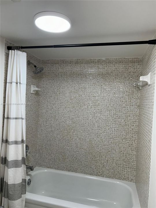 Active With Contract: $260,000 (2 beds, 2 baths, 1170 Square Feet)