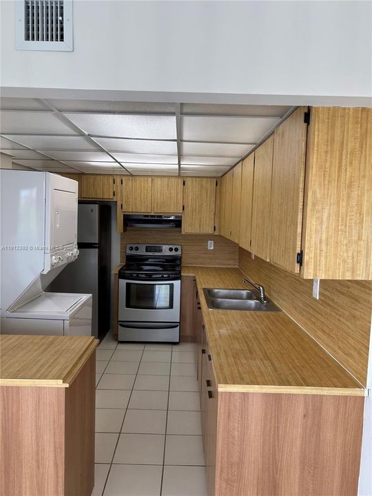 Active With Contract: $260,000 (2 beds, 2 baths, 1170 Square Feet)