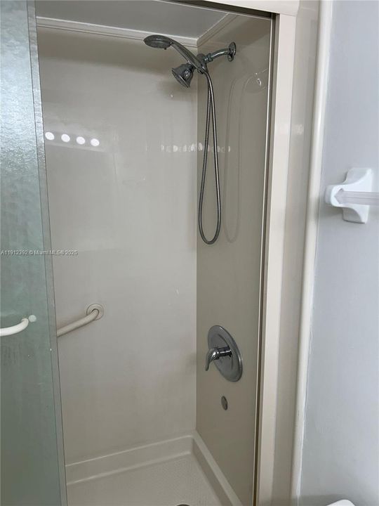 Active With Contract: $260,000 (2 beds, 2 baths, 1170 Square Feet)