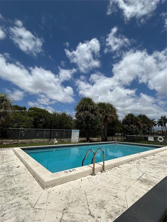 Active With Contract: $260,000 (2 beds, 2 baths, 1170 Square Feet)