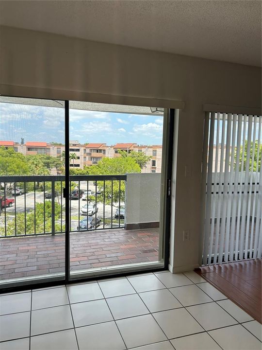 Active With Contract: $260,000 (2 beds, 2 baths, 1170 Square Feet)