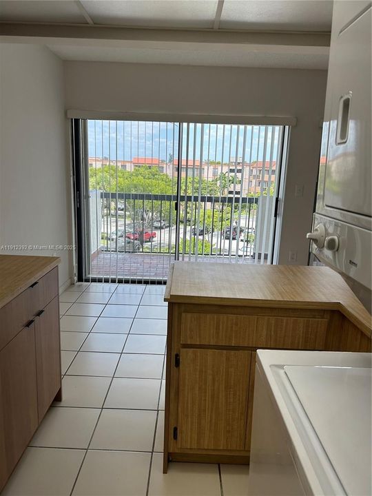 Active With Contract: $260,000 (2 beds, 2 baths, 1170 Square Feet)