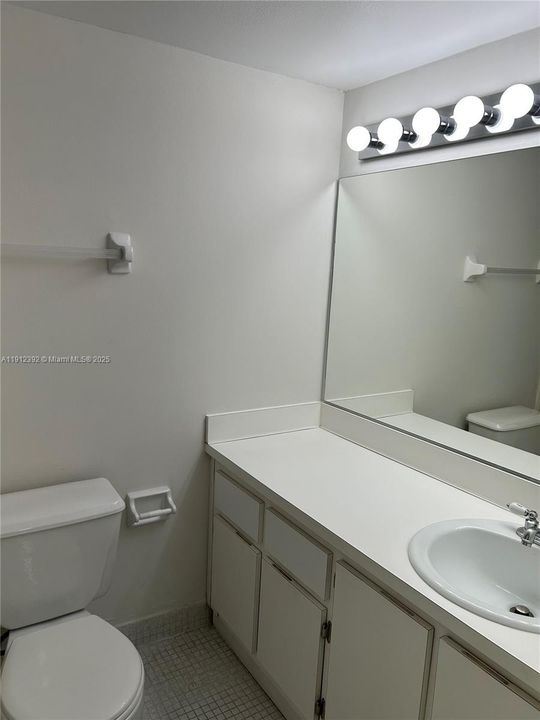 Active With Contract: $260,000 (2 beds, 2 baths, 1170 Square Feet)