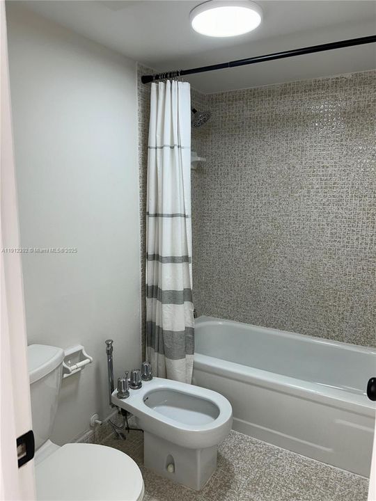 Active With Contract: $260,000 (2 beds, 2 baths, 1170 Square Feet)