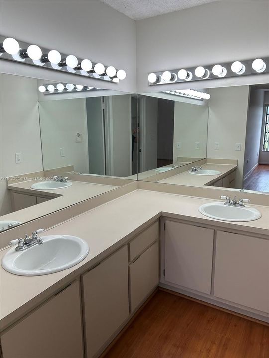 Active With Contract: $260,000 (2 beds, 2 baths, 1170 Square Feet)