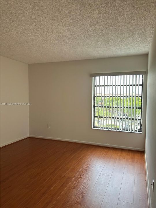 Active With Contract: $260,000 (2 beds, 2 baths, 1170 Square Feet)