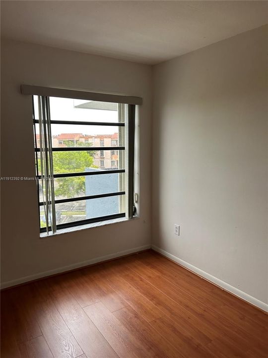 Active With Contract: $260,000 (2 beds, 2 baths, 1170 Square Feet)