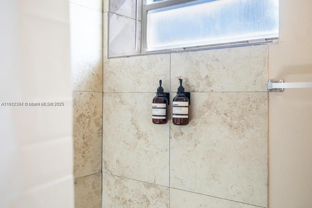 出租: $2,500 (2 贝兹, 1 浴室, 600 平方英尺)